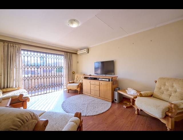 3 BEDROOM TOWNHOUSE FOR SALE IN KYALAMI HILLS